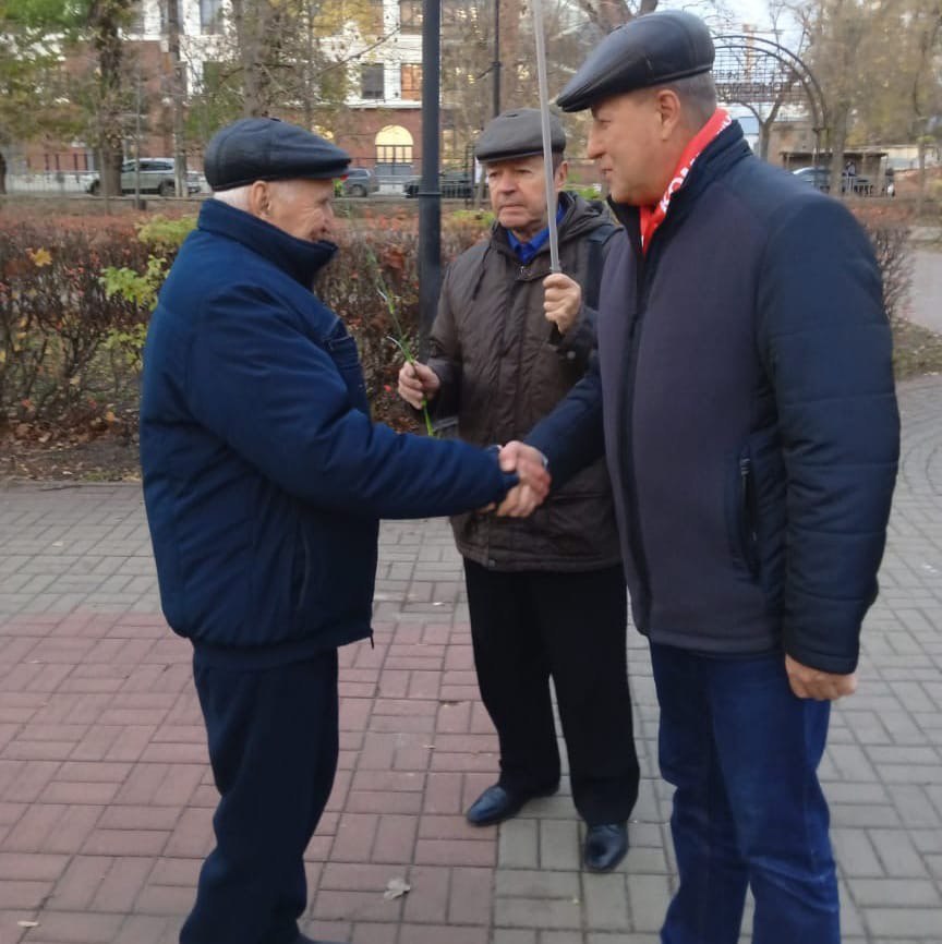 Денис Коломенцев провел встречу с избирателями Денис Коломенцев провел встречу с избирателями