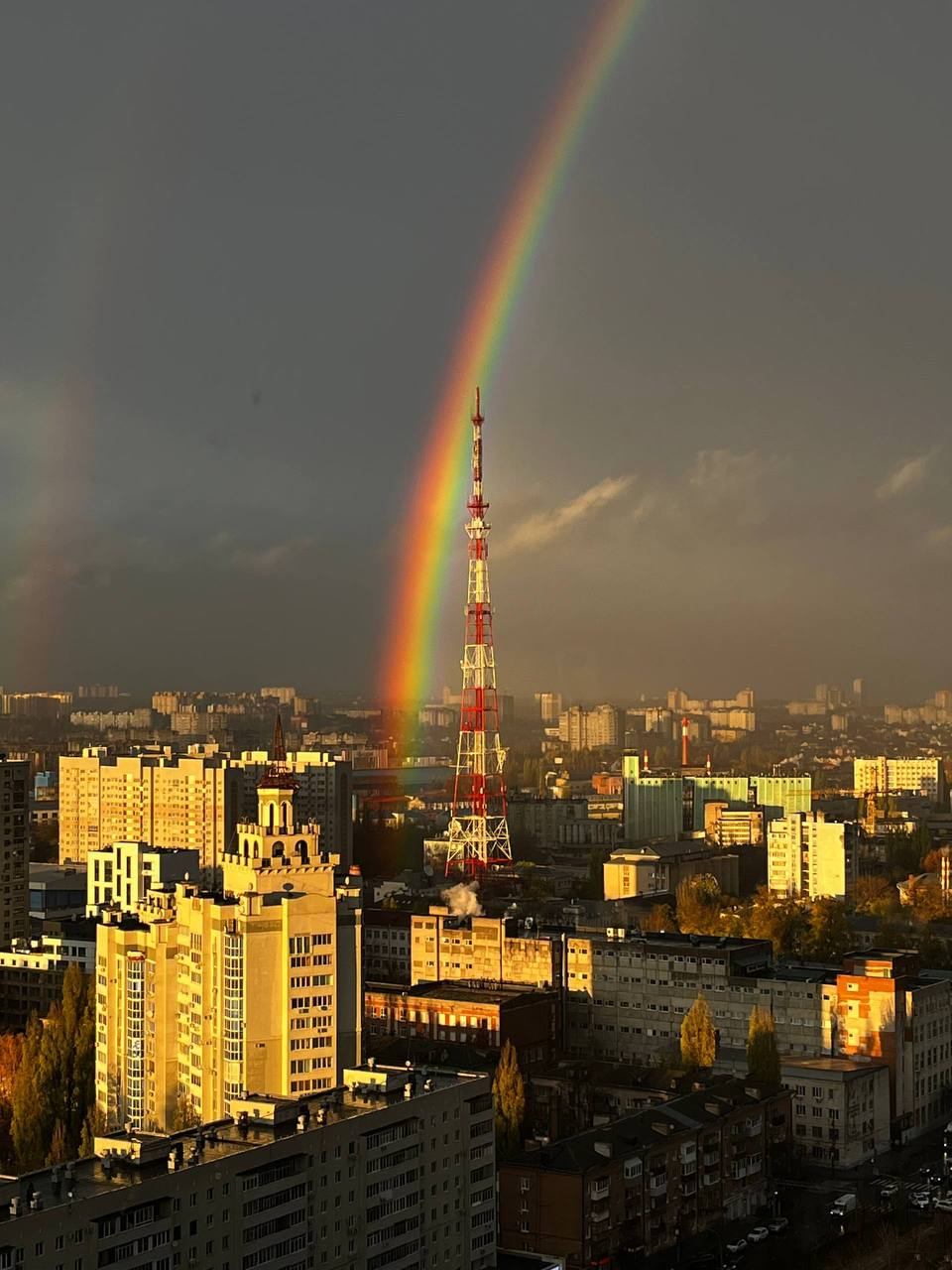 Кажется, будто до радуги можно рукой достать!