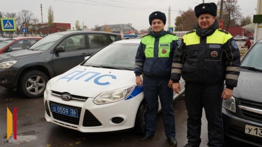 Борисоглебские госавтоинспекторы спасли дальнобойщика, которому стало плохо на трассе