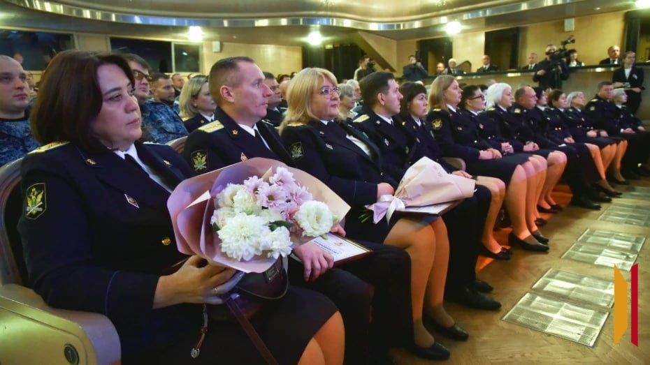 Губернатор Александр Гусев и председатель областной думы Юрий Матузов поздравили воронежских приставов с профессиональным праздником