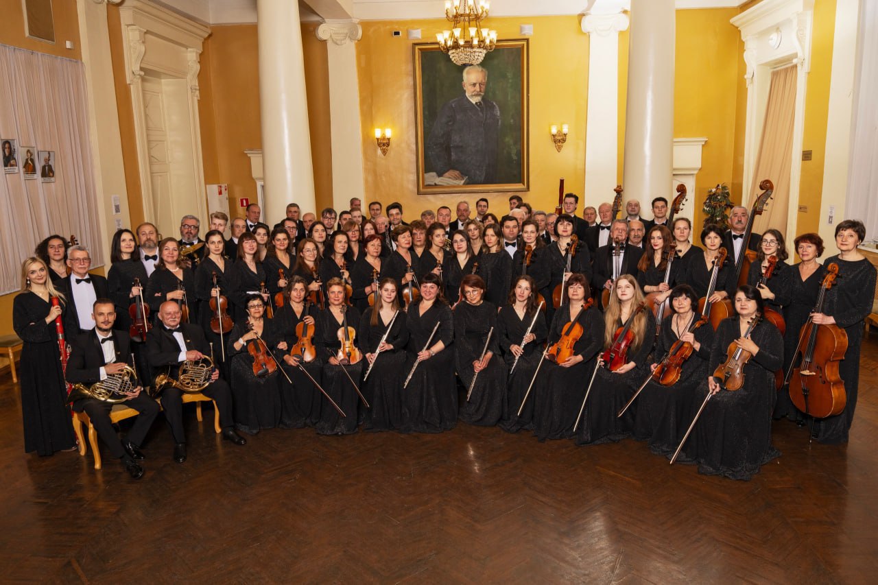 Александр Гусев: Сегодня Воронежский академический симфонический оркестр принимает поздравления и подарки! От всей души вновь рад поблагодарить коллектив за преданность искусству, вдохновение и высокий профессионализм