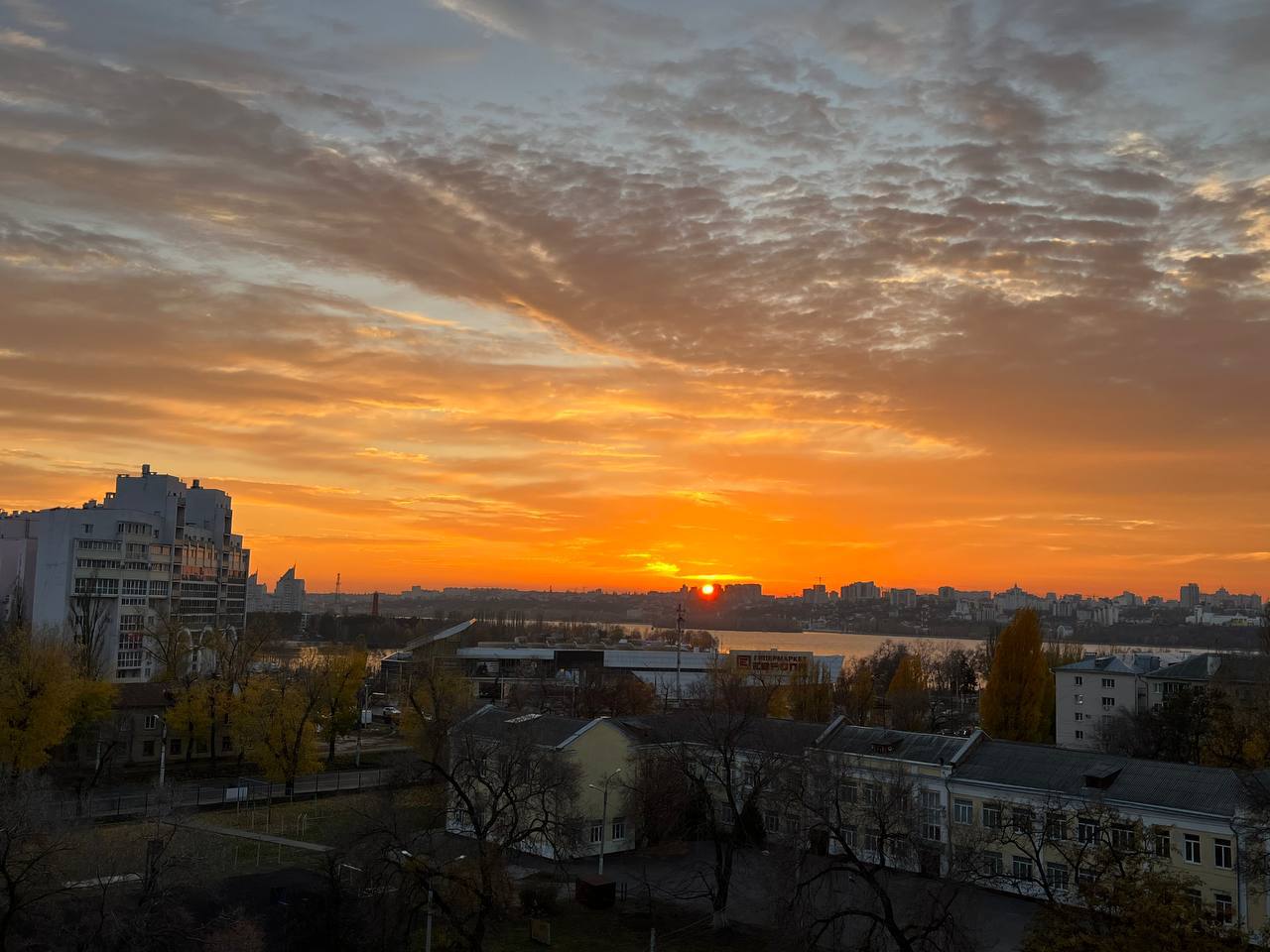 Невероятный огненный закат сегодня в Воронежской области Невероятный огненный закат сегодня в Воронежской области