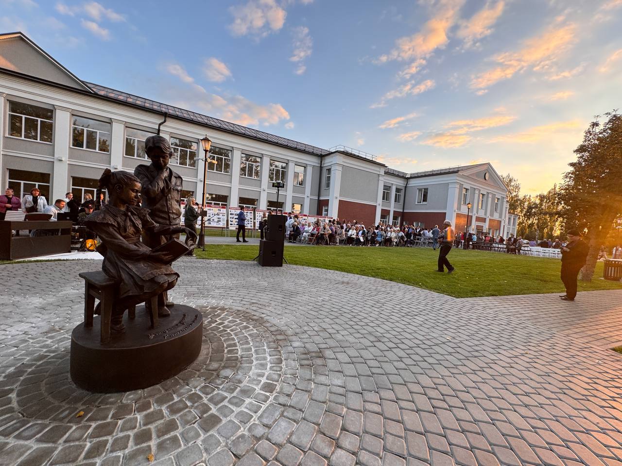 Губернатор Александр Гусев поздравил Рамонский район с 60-летием Губернатор Александр Гусев поздравил Рамонский район с 60-летием