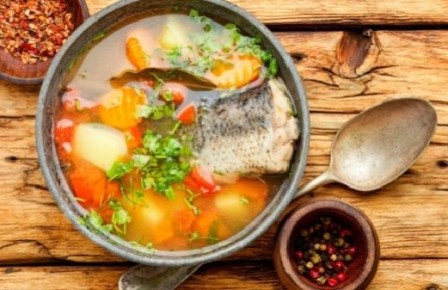 Казачья уха: от костра до домашней кухни - секреты настоящего рыбацкого супа