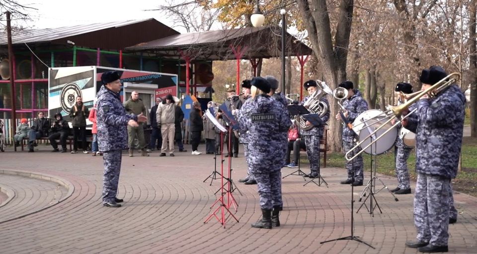Депутат Валерий Данилов провёл встречу с избирателями Ленинского района Депутат Валерий Данилов провёл встречу с избирателями Ленинского района