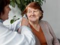 Как стать опекуном пожилого человека и заработать пенсионные баллы