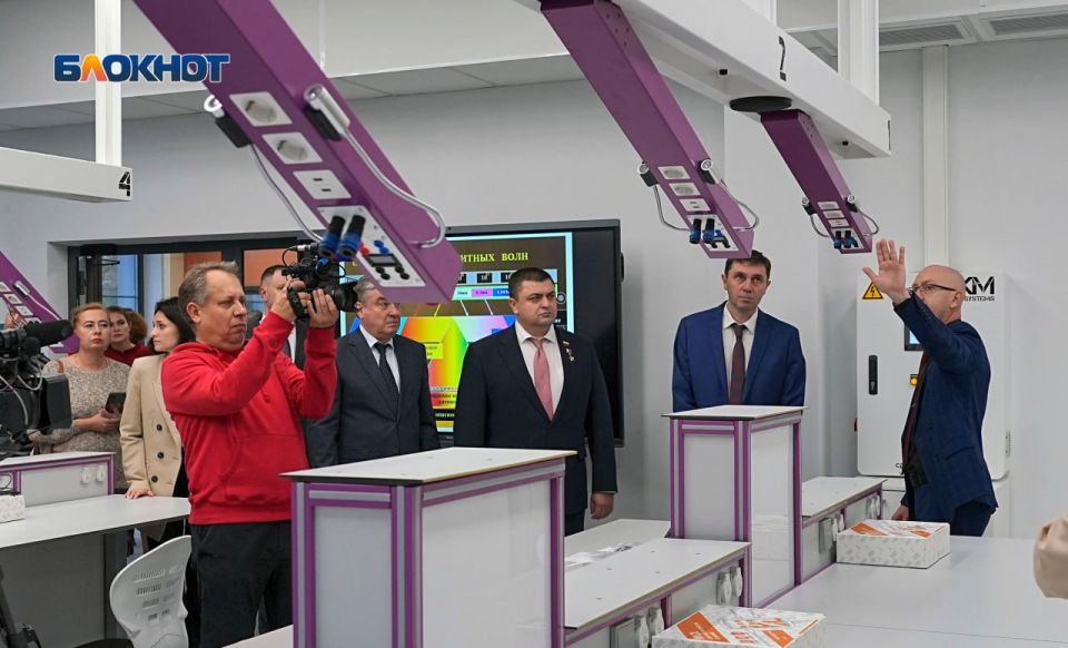 С третьей попытки открыли школу №45 в Воронеже — как она выглядит снаружи и изнутри С третьей попытки открыли школу №45 в Воронеже — как она выглядит снаружи и изнутри