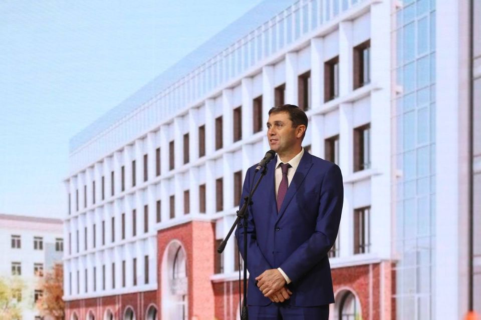 Сергей Петрин об открытии реконструированного здания СОШ №45: «Школа получилась одной из лучших» Сергей Петрин об открытии реконструированного здания СОШ №45: «Школа получилась одной из лучших»