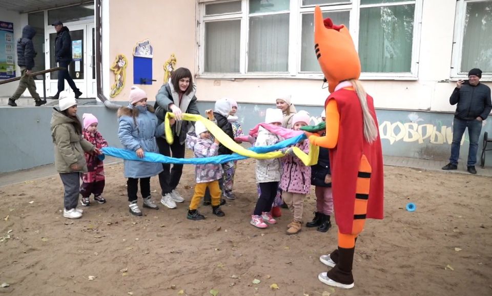 В единстве – сила!. В День народного единства на улице Ломоносова прошёл семейный праздник В единстве – сила!. В День народного единства на улице Ломоносова прошёл семейный праздник