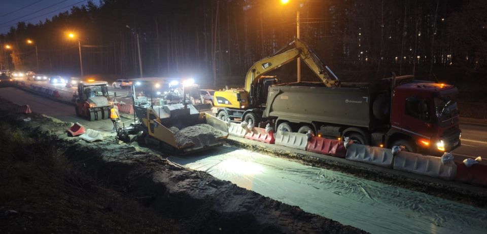 Продолжаются работы по уширению проезда от развязки улиц Минской и Остужева в направлении кольцевого пересечения улиц Димитрова и Брусилова Продолжаются работы по уширению проезда от развязки улиц Минской и Остужева в направлении кольцевого пересечения улиц Димитрова и Брусилова