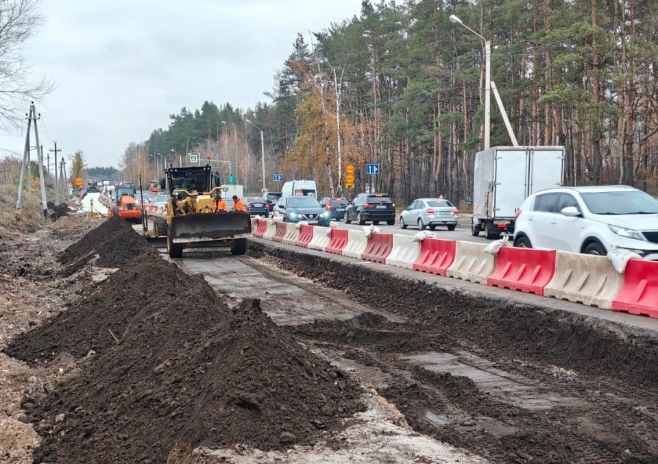 Продолжаются работы по уширению проезда от развязки улиц Минской и Остужева в направлении кольцевого пересечения улиц Димитрова и Брусилова