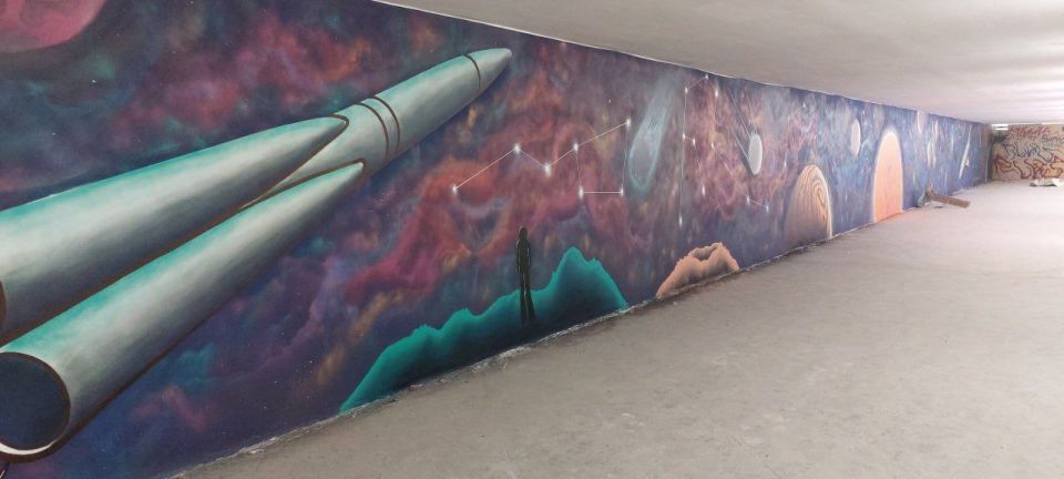 В подземном переходе на улице Ворошилова стены приобрели тематику космоса В подземном переходе на улице Ворошилова стены приобрели тематику космоса