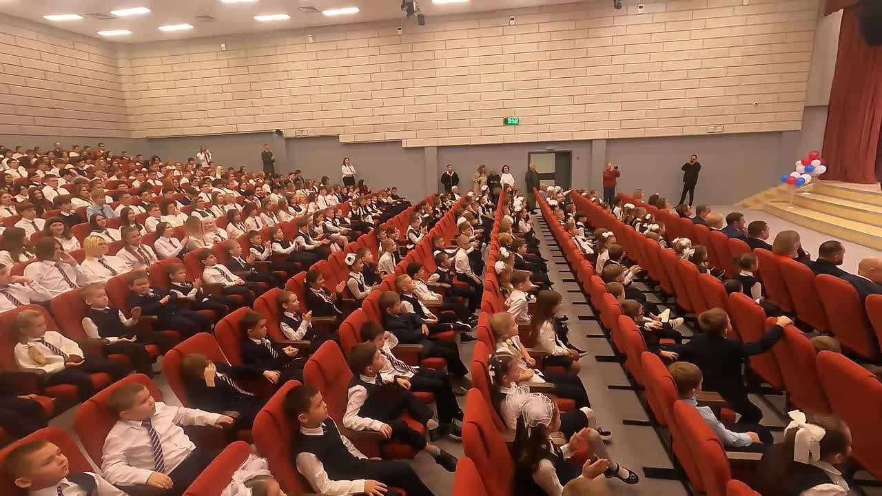 Сергей Петрин: Поздравляю с началом второй четверти всех школьников и особенно учеников 45-й школы