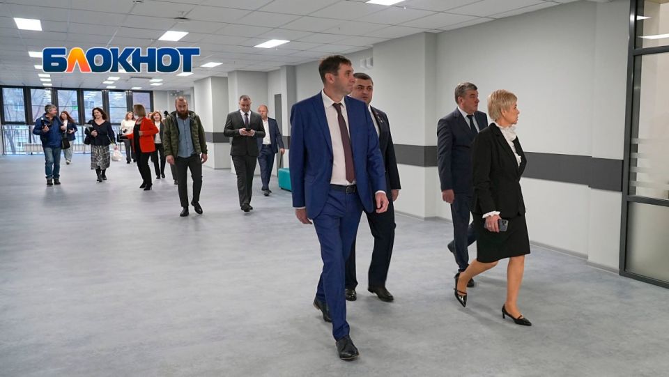 С третьей попытки открыли школу №45 в Воронеже — как она выглядит снаружи и изнутри С третьей попытки открыли школу №45 в Воронеже — как она выглядит снаружи и изнутри