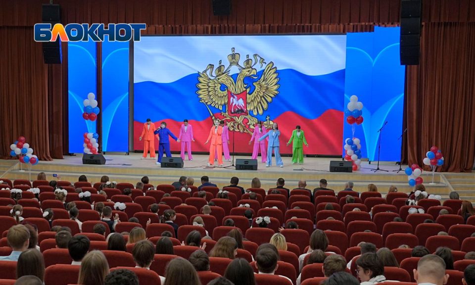 С третьей попытки открыли школу №45 в Воронеже — как она выглядит снаружи и изнутри С третьей попытки открыли школу №45 в Воронеже — как она выглядит снаружи и изнутри