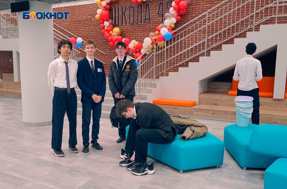 С третьей попытки открыли школу №45 в Воронеже — как она выглядит снаружи и изнутри С третьей попытки открыли школу №45 в Воронеже — как она выглядит снаружи и изнутри