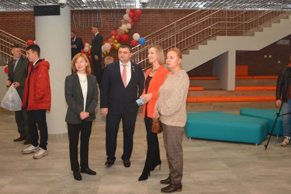 В Воронеже открыли среднюю школу №45 после реконструкции В Воронеже открыли среднюю школу №45 после реконструкции