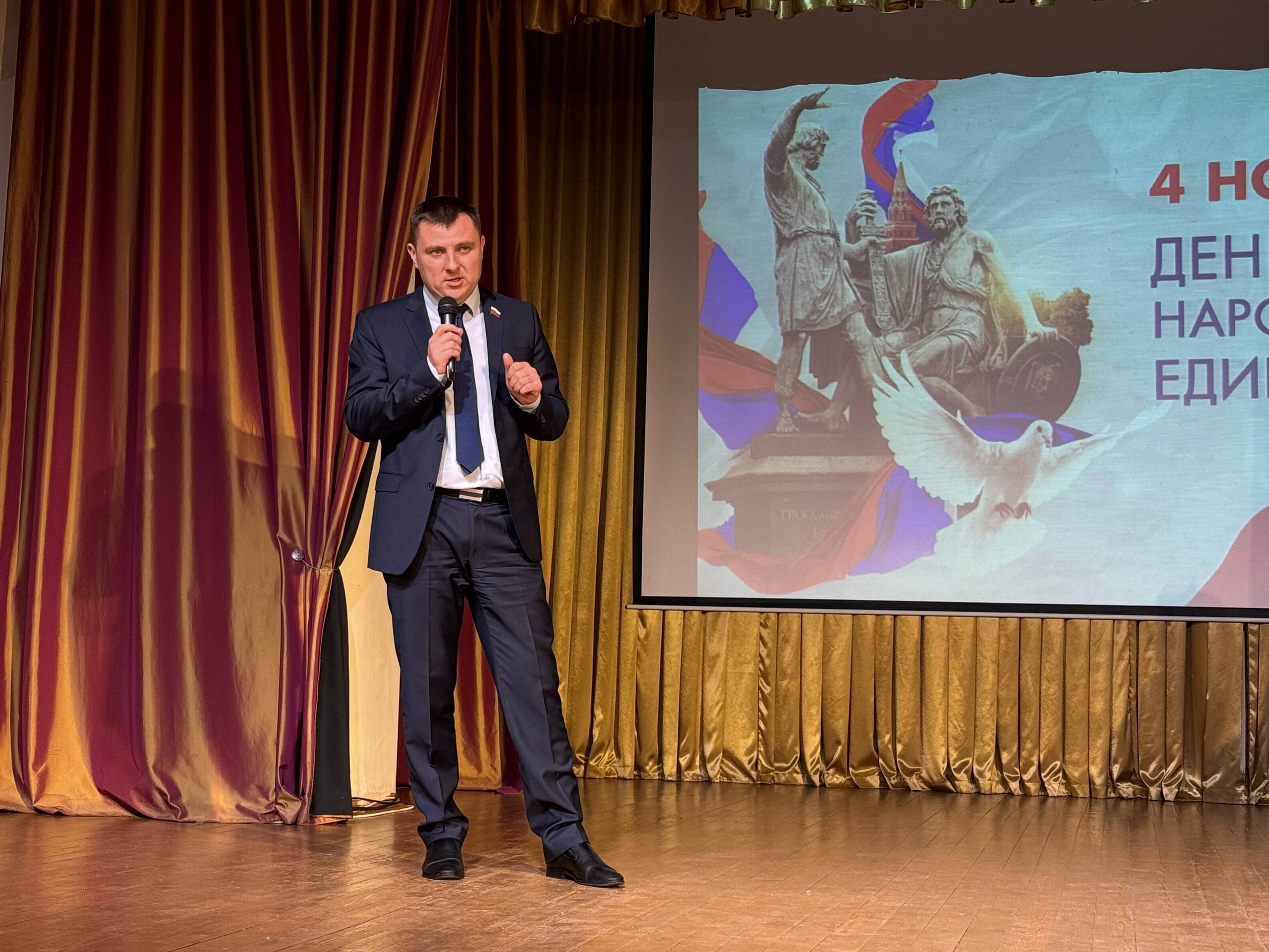 Сегодня наша страна отмечает День народного единства Сегодня наша страна отмечает День народного единства