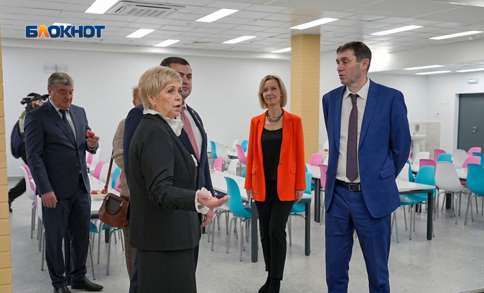 С третьей попытки открыли школу №45 в Воронеже — как она выглядит снаружи и изнутри С третьей попытки открыли школу №45 в Воронеже — как она выглядит снаружи и изнутри