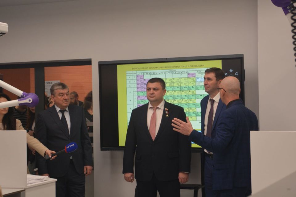 В Воронеже открыли среднюю школу №45 после реконструкции В Воронеже открыли среднюю школу №45 после реконструкции