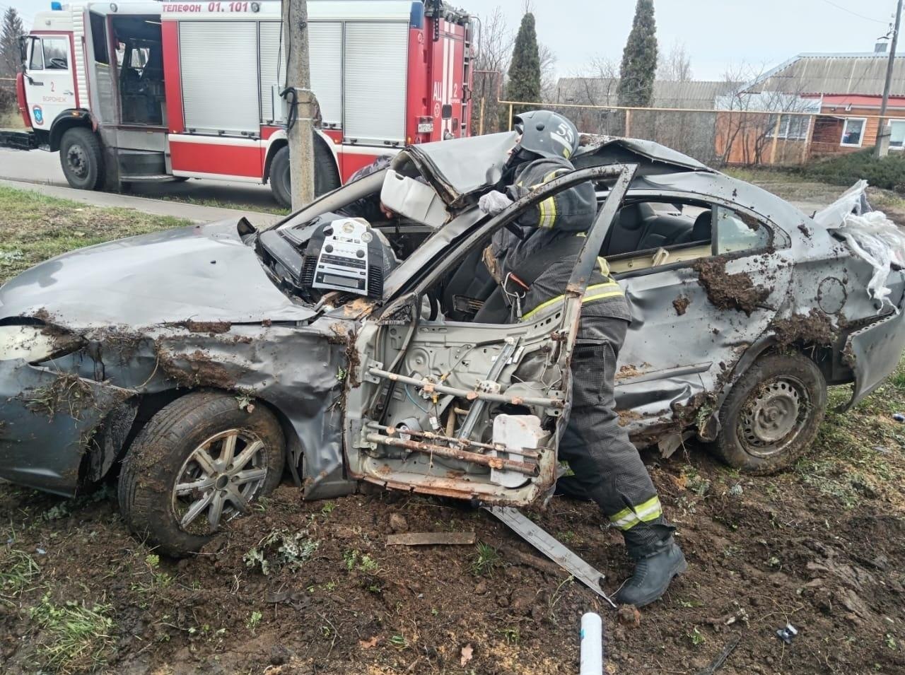 В Семилукском районе мужчина врезался в газовую трубу и погиб