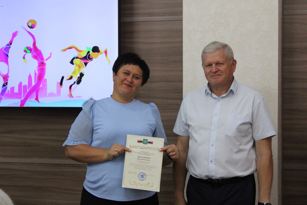 «Я здесь родилась, меня все знают»: как Дина Кирсанова стала главой воронежского села «Я здесь родилась, меня все знают»: как Дина Кирсанова стала главой воронежского села