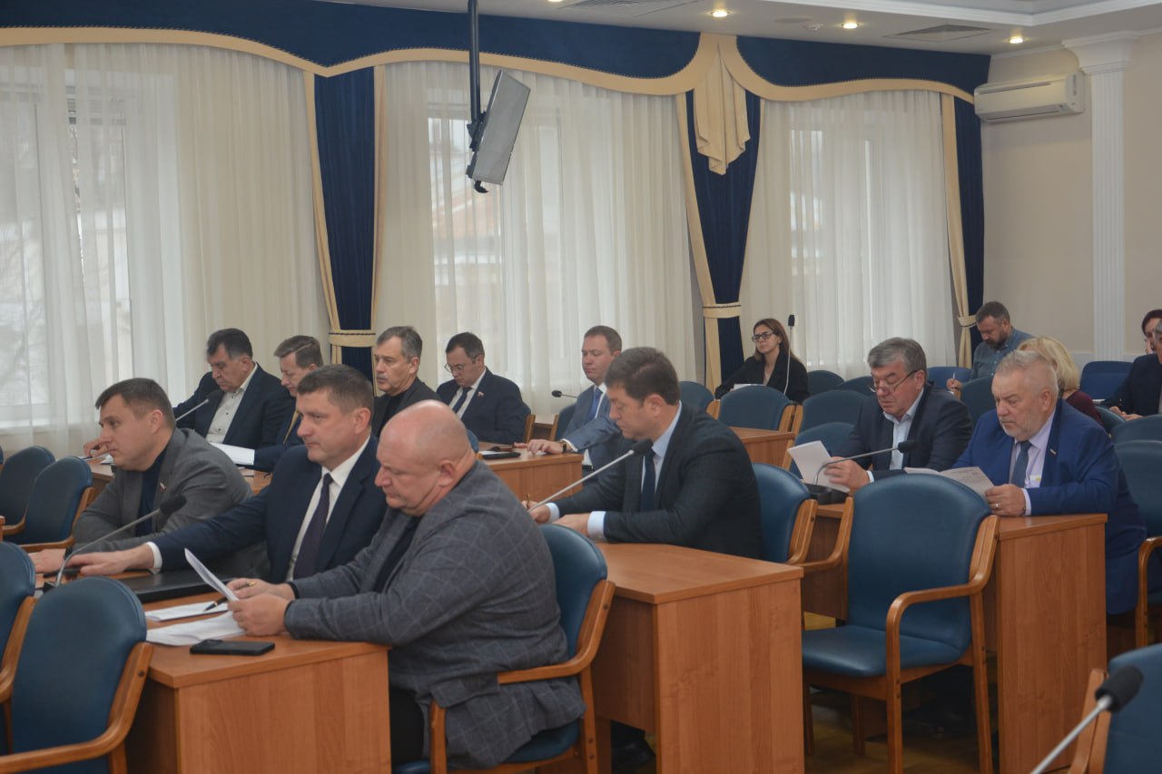 Депутаты указали на необходимость ускорить программу по расселению аварийных домов Депутаты указали на необходимость ускорить программу по расселению аварийных домов