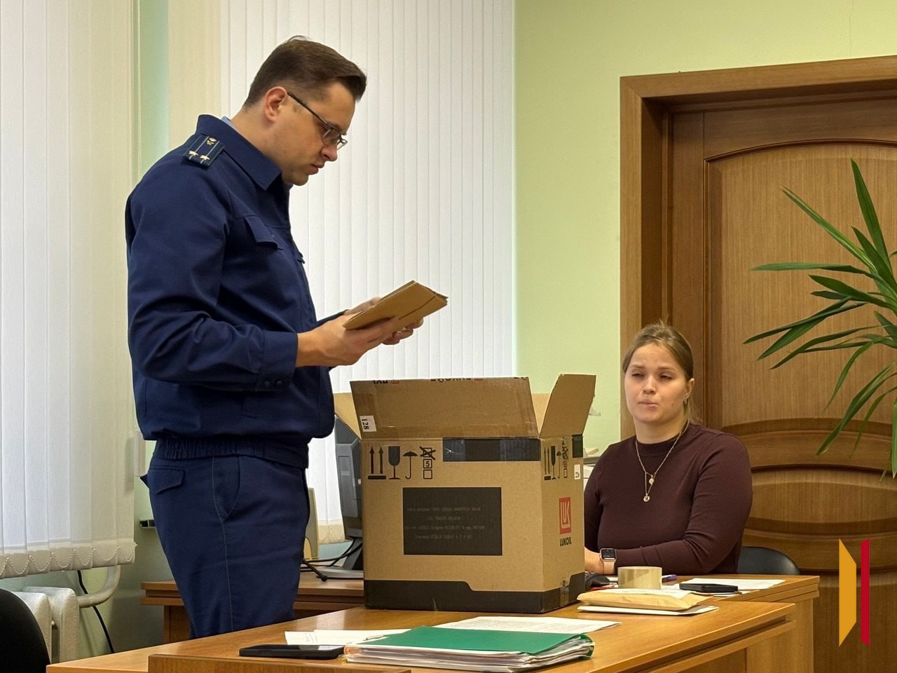 Деньги, смартфоны и ноутбуки: в воронежском суде исследовали вещдоки по делу о диссертационных взятках в ВГТУ Деньги, смартфоны и ноутбуки: в воронежском суде исследовали вещдоки по делу о диссертационных взятках в ВГТУ