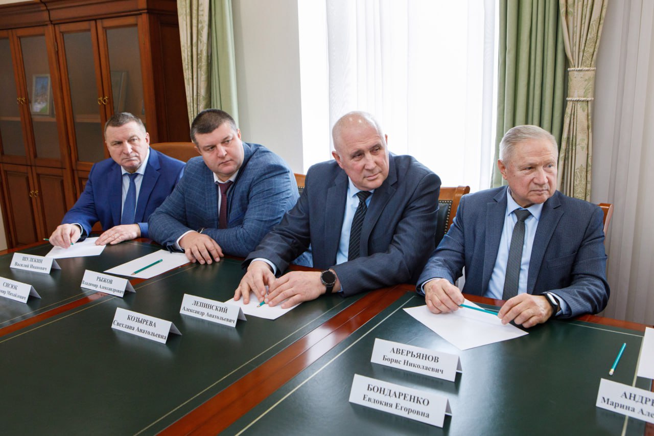 Юрий Матузов: «Воронежская облдума и представительные органы МСУ объединятся в решении актуальных задач» Юрий Матузов: «Воронежская облдума и представительные органы МСУ объединятся в решении актуальных задач»