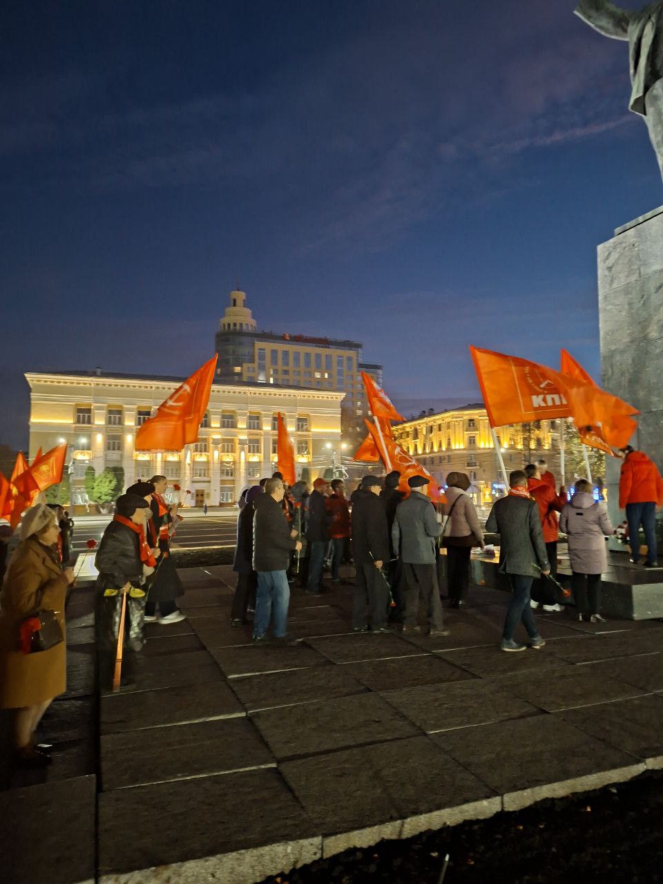 Воронежские коммунисты сегодня отметили 108-ю годовщину Великой Октябрьской социалистической революции Воронежские коммунисты сегодня отметили 108-ю годовщину Великой Октябрьской социалистической революции