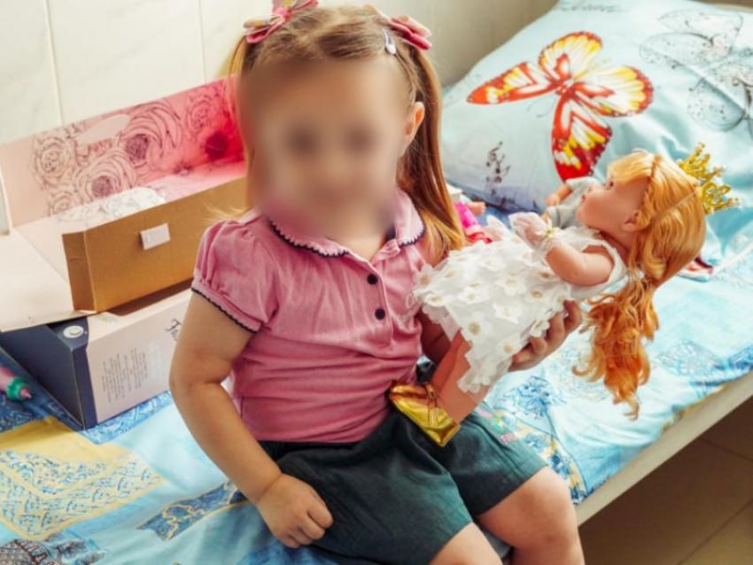 Брошенная матерью-проституткой девочка обрела новую семью в Воронеже Брошенная матерью-проституткой девочка обрела новую семью в Воронеже