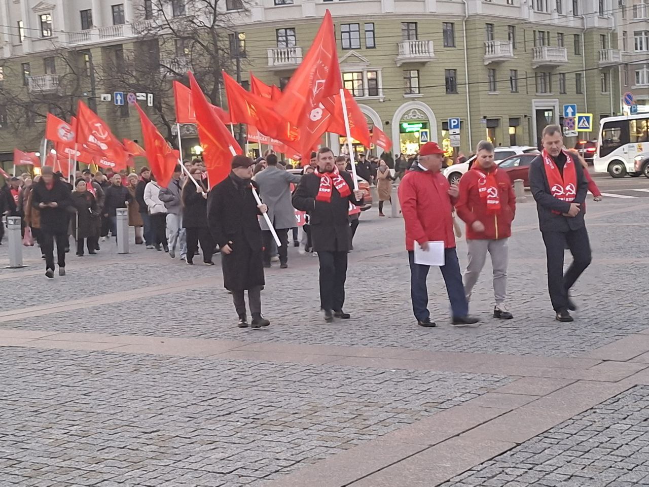 Воронежские коммунисты сегодня отметили 108-ю годовщину Великой Октябрьской социалистической революции Воронежские коммунисты сегодня отметили 108-ю годовщину Великой Октябрьской социалистической революции