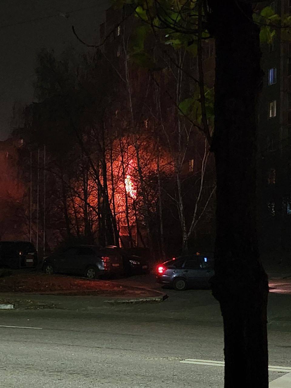 Ночью из горящей многоэтажки в Коминтерновском районе эвакуировали 25 человек Ночью из горящей многоэтажки в Коминтерновском районе эвакуировали 25 человек