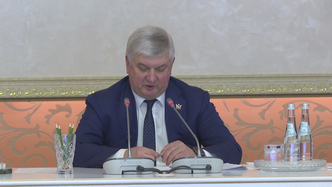 Александр Гусев: На оперативном совещании обсудили готовность региональных и межмуниципальных дорог к зимнему периоду