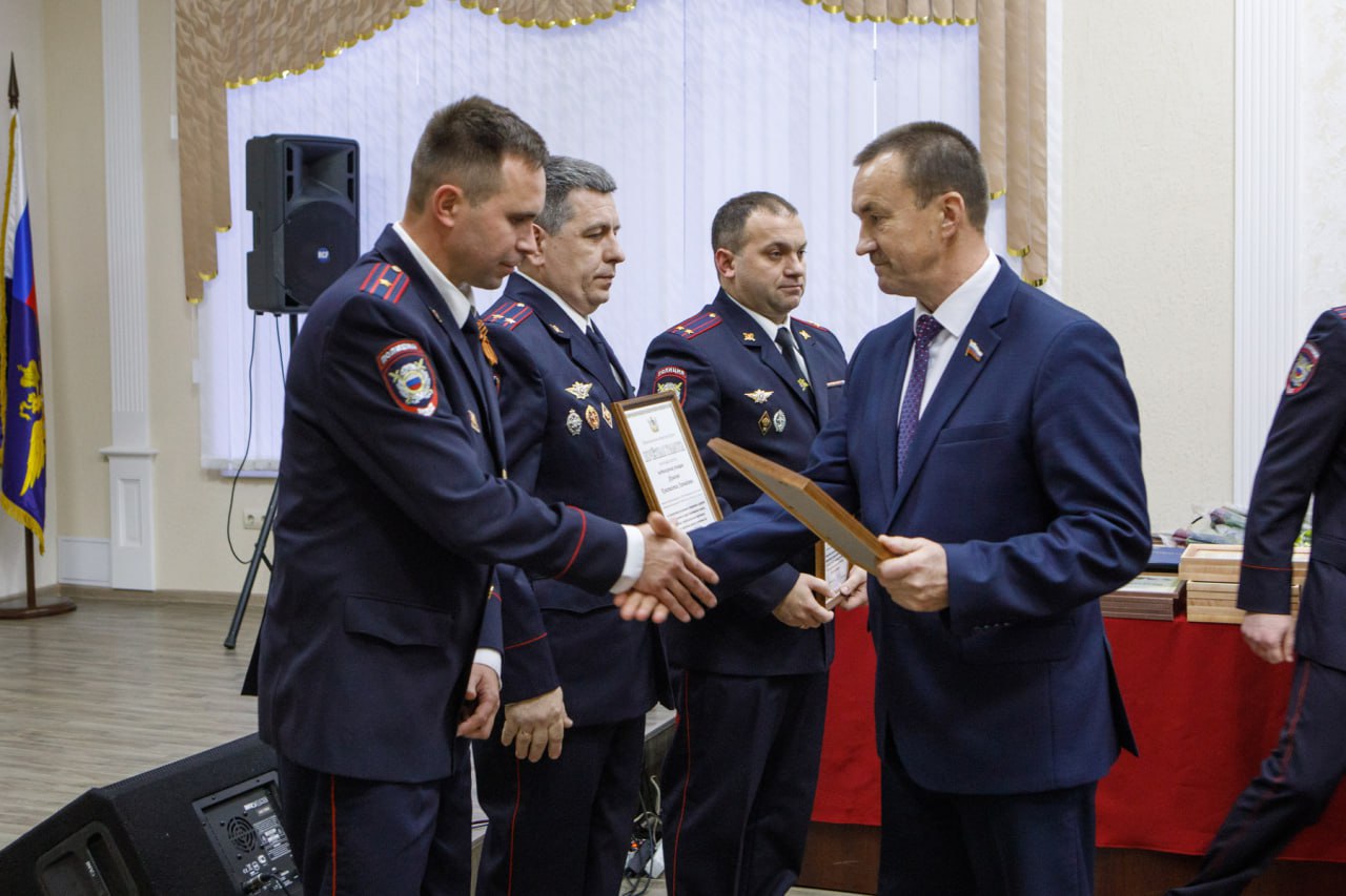 В День сотрудников органов внутренних дел воронежские правоохранители отмечены наградами регионального парламента В День сотрудников органов внутренних дел воронежские правоохранители отмечены наградами регионального парламента