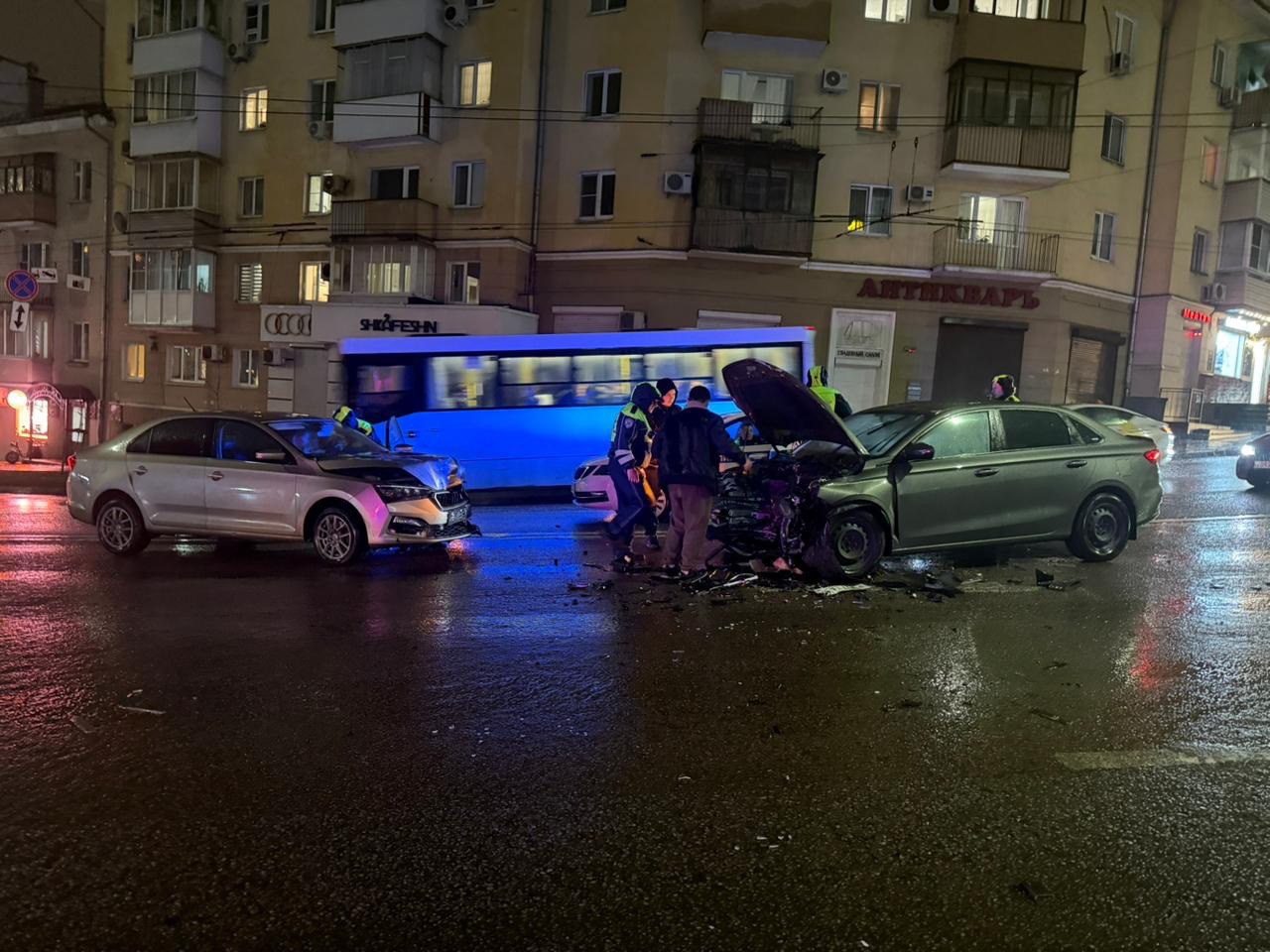 Три человека пострадали в ДТП на Степана Разина