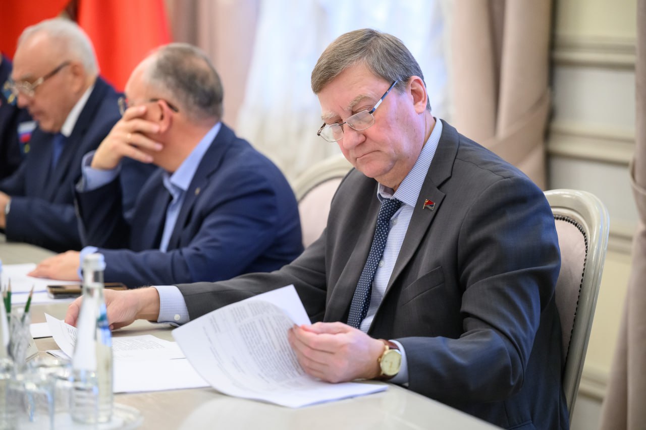 28 работников соцсферы и экономики региона представлены к наградам 28 работников соцсферы и экономики региона представлены к наградам