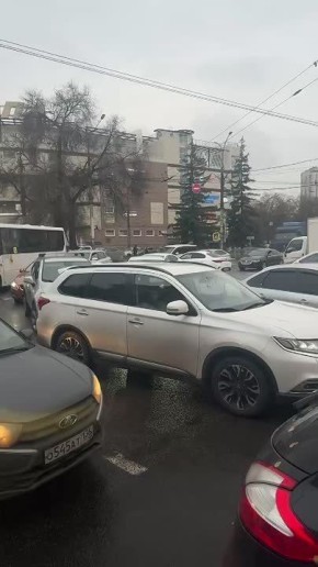 Жуткая пробка от Девицкого выезда до Луча