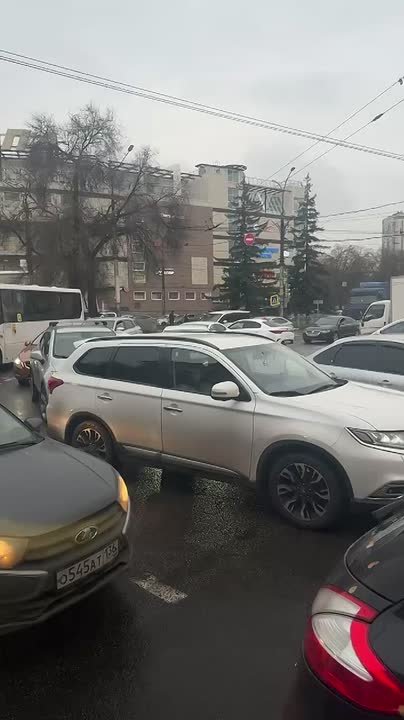 Жуткая пробка от Девицкого выезда до Луча