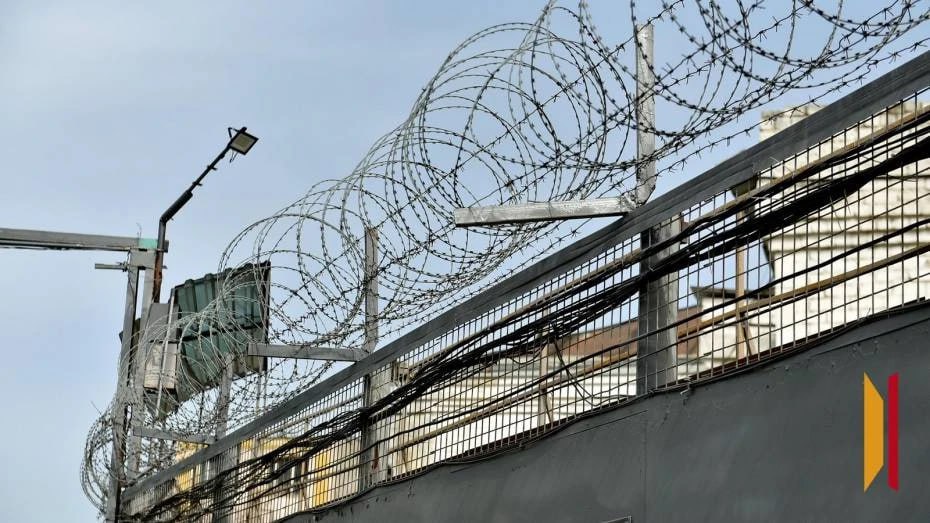 В Воронеже смягчили наказание экс-сотруднику колонии, получившему взятку от заключенного