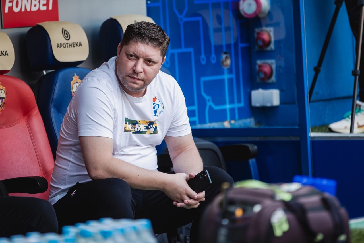 Месячную дисквалификацию и штраф в 200 тысяч рублей получил спортивный директор «Факела» Кирилл Котов