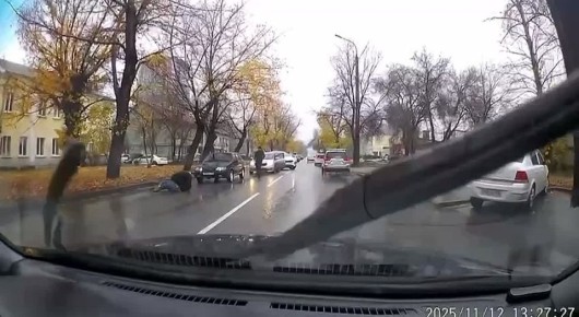 На Ленинградской водители устроили драку на проезжей части