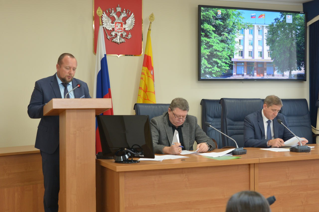 Депутаты настаивают на асфальтировании всех дорог частного сектора в пятилетний срок Депутаты настаивают на асфальтировании всех дорог частного сектора в пятилетний срок