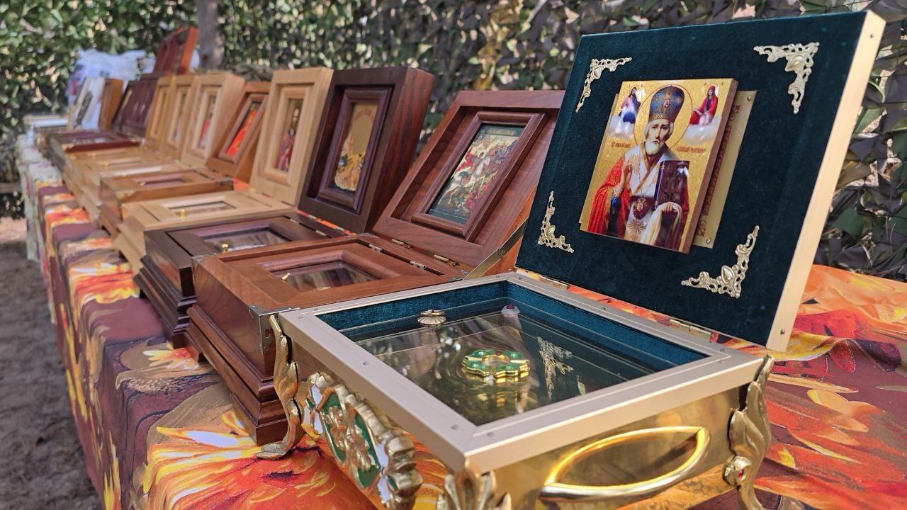 Апти Алаудинов: Священнослужитель из Воронежской области, доброволец и пономарь Евгений привёз святые мощи для проведения богослужения православных военнослужащих спецподразделения "АХМАТ" МО РФ, которое возглавил наш... Апти Алаудинов: Священнослужитель из Воронежской области, доброволец и пономарь Евгений привёз святые мощи для проведения богослужения православных военнослужащих спецподразделения "АХМАТ" МО РФ, которое возглавил наш...