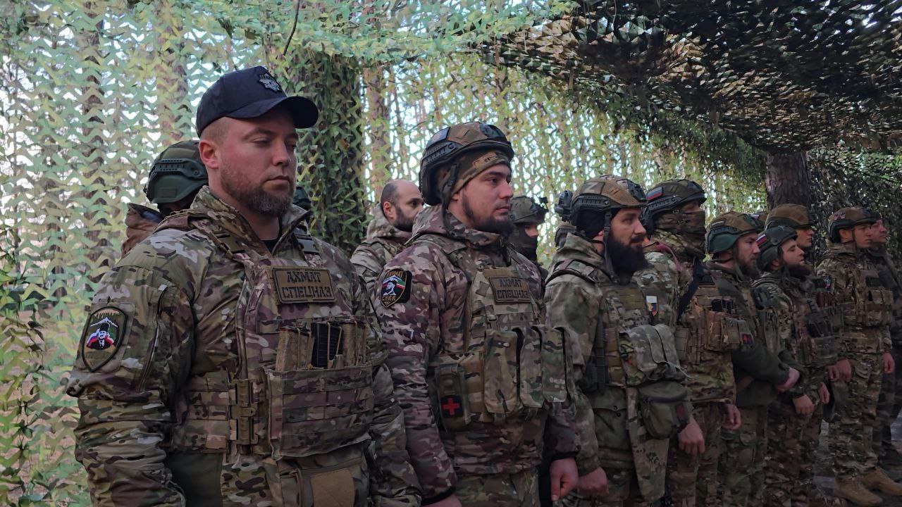 Апти Алаудинов: Священнослужитель из Воронежской области, доброволец и пономарь Евгений привёз святые мощи для проведения богослужения православных военнослужащих спецподразделения "АХМАТ" МО РФ, которое возглавил наш... Апти Алаудинов: Священнослужитель из Воронежской области, доброволец и пономарь Евгений привёз святые мощи для проведения богослужения православных военнослужащих спецподразделения "АХМАТ" МО РФ, которое возглавил наш...