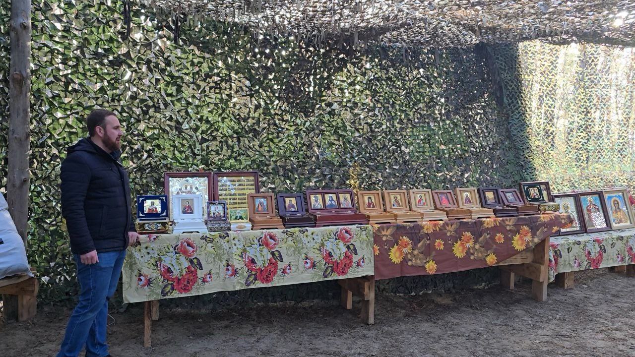 Апти Алаудинов: Священнослужитель из Воронежской области, доброволец и пономарь Евгений привёз святые мощи для проведения богослужения православных военнослужащих спецподразделения "АХМАТ" МО РФ, которое возглавил наш... Апти Алаудинов: Священнослужитель из Воронежской области, доброволец и пономарь Евгений привёз святые мощи для проведения богослужения православных военнослужащих спецподразделения "АХМАТ" МО РФ, которое возглавил наш...