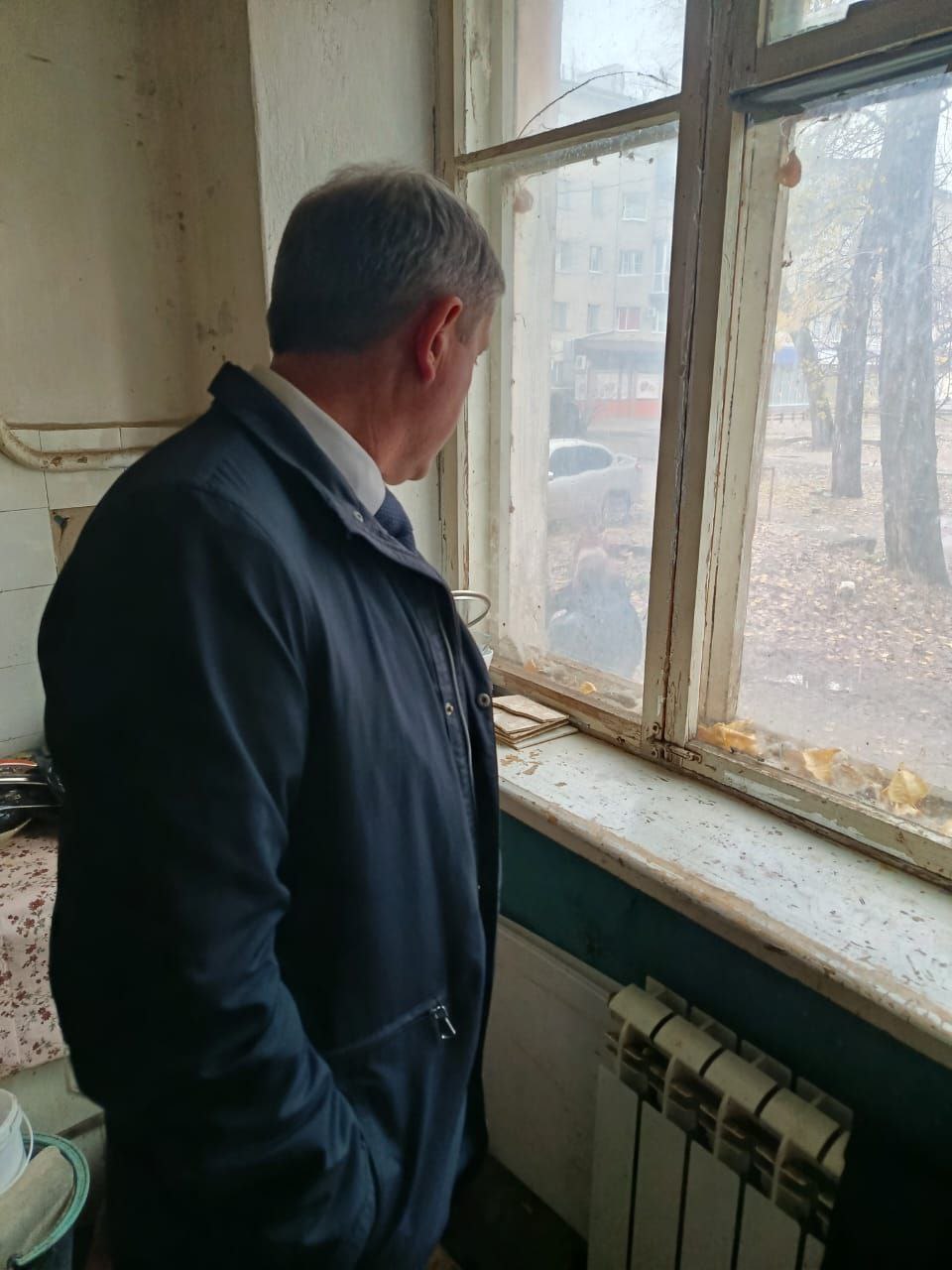 Сегодня с главой районной управы Олегом Копытиным и руководителем отдела территориального развития мкр Придонской Геннадием Болдыревым посетили с целью визуальной оценки состояния общежитие по адресу Защитников Родины, 4 Сегодня с главой районной управы Олегом Копытиным и руководителем отдела территориального развития мкр Придонской Геннадием Болдыревым посетили с целью визуальной оценки состояния общежитие по адресу Защитников Родины, 4