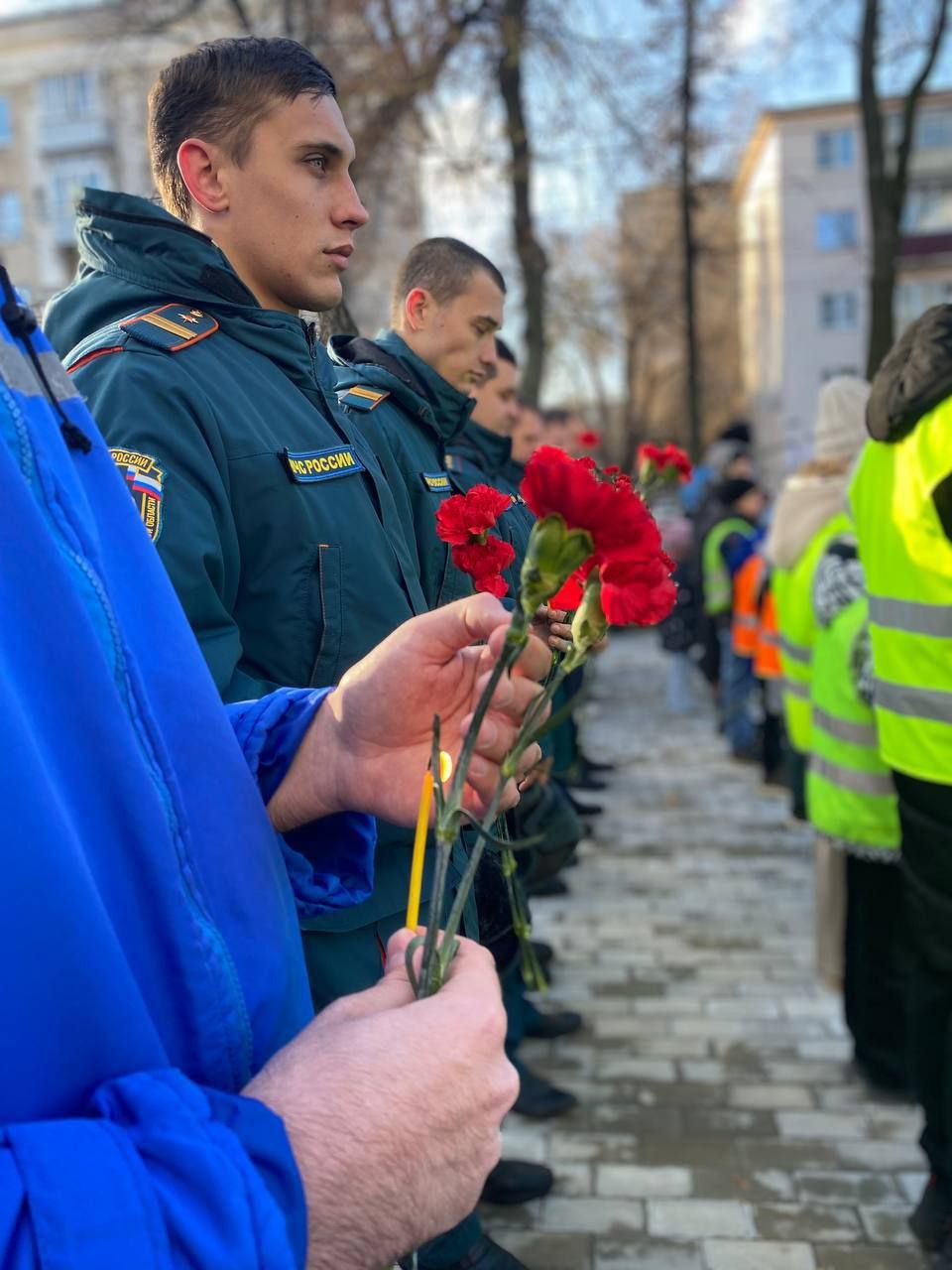 В Воронеже сотрудники Госавтоинспекции приняли участие в памятных мероприятиях, приуроченных ко Всемирному дню памяти жертв ДТП В Воронеже сотрудники Госавтоинспекции приняли участие в памятных мероприятиях, приуроченных ко Всемирному дню памяти жертв ДТП