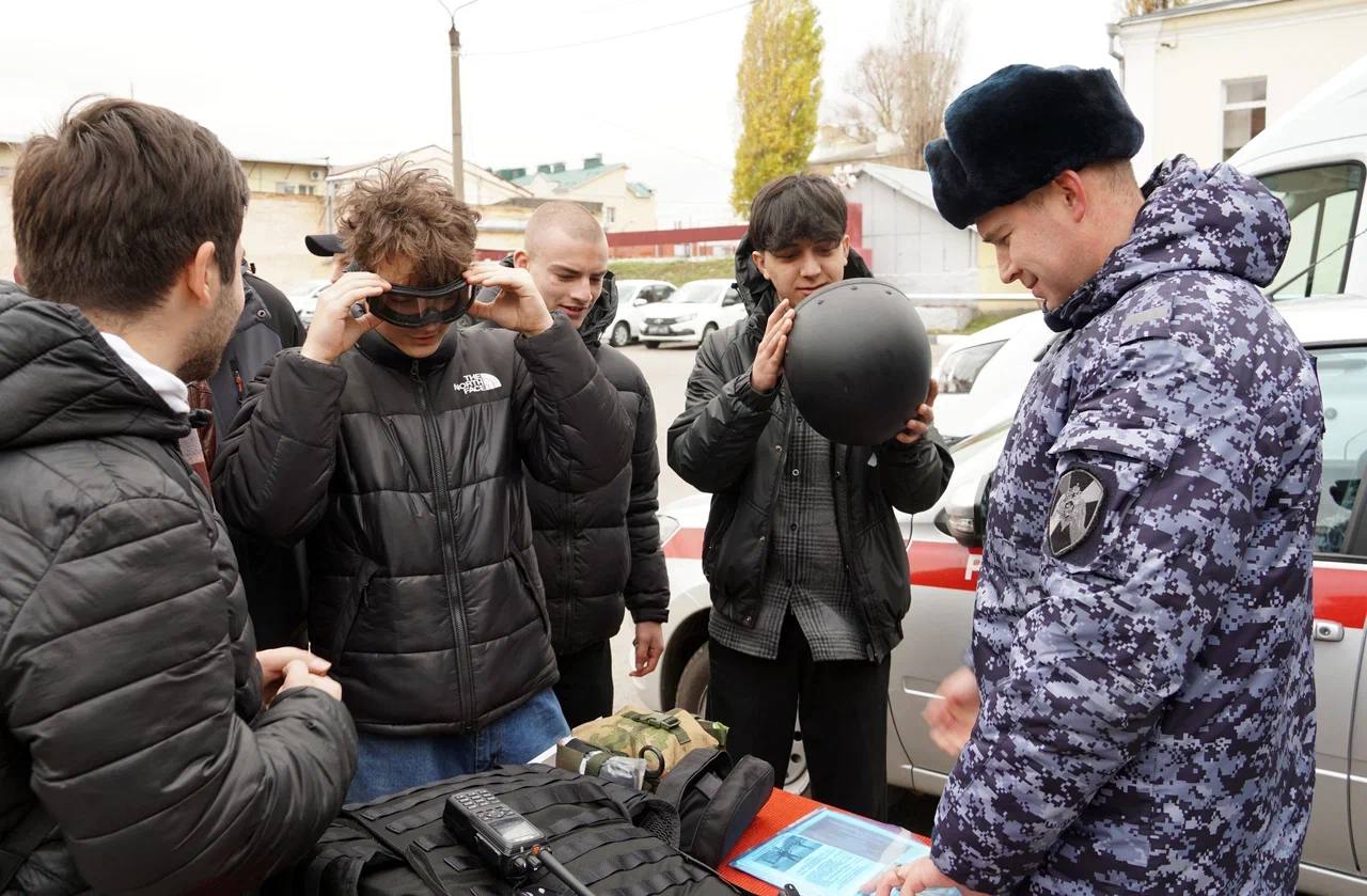 Патриотическая акция «Открытая Росгвардия - Всероссийский день призывника» прошла в Воронеже Патриотическая акция «Открытая Росгвардия - Всероссийский день призывника» прошла в Воронеже