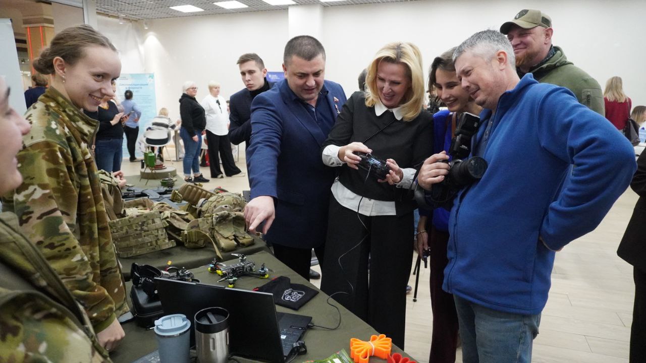 14 ноября в одном из торговых центров Воронежа прошел первый медико-патриотический фестиваль «Воронеж поможет» 14 ноября в одном из торговых центров Воронежа прошел первый медико-патриотический фестиваль «Воронеж поможет»